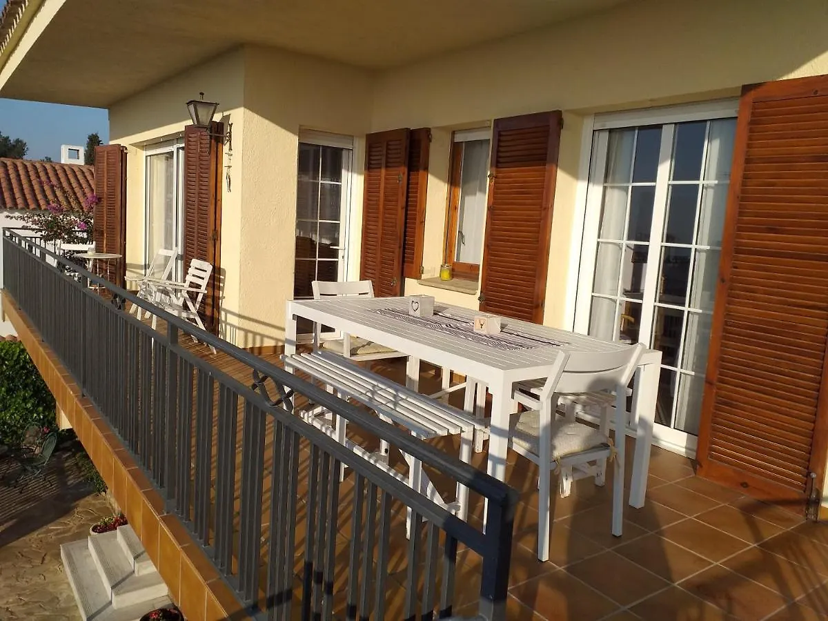 Sunny Holiday Home Крешель