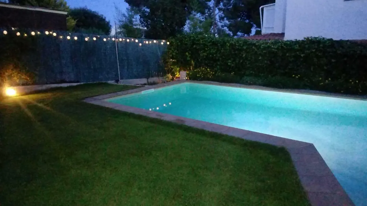 Sunny Holiday Home Крешель